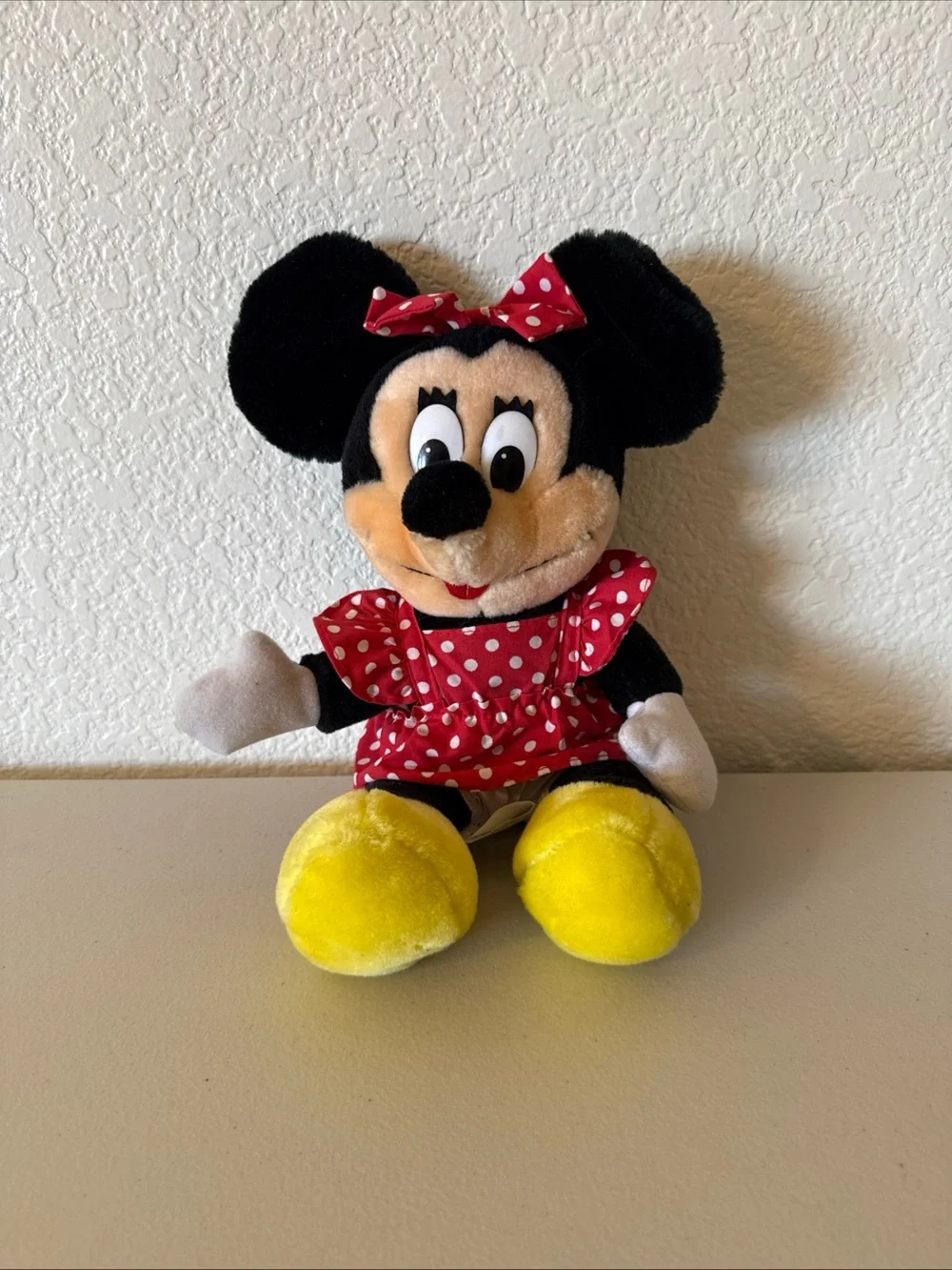 Vintage 90’s Disneyland Walt Disney World Plush Minnie Mouse 14”